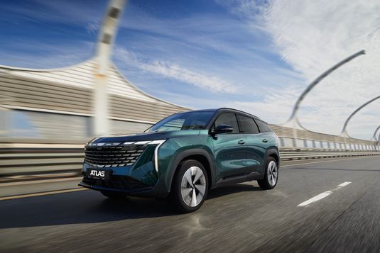 Geely Atlas получил титул «Семейная новинка года» по итогам премии «Новинка года — 2024» от Авто.ру